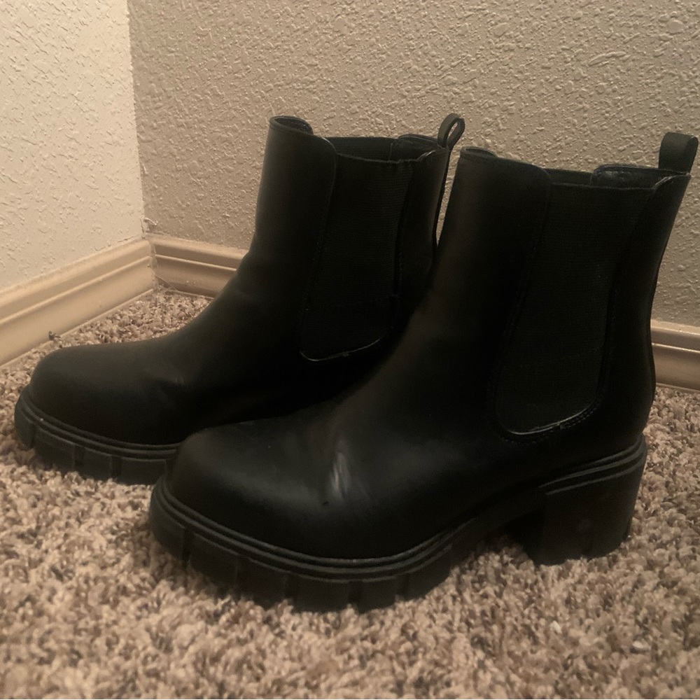 Madden girl Chelsea boots